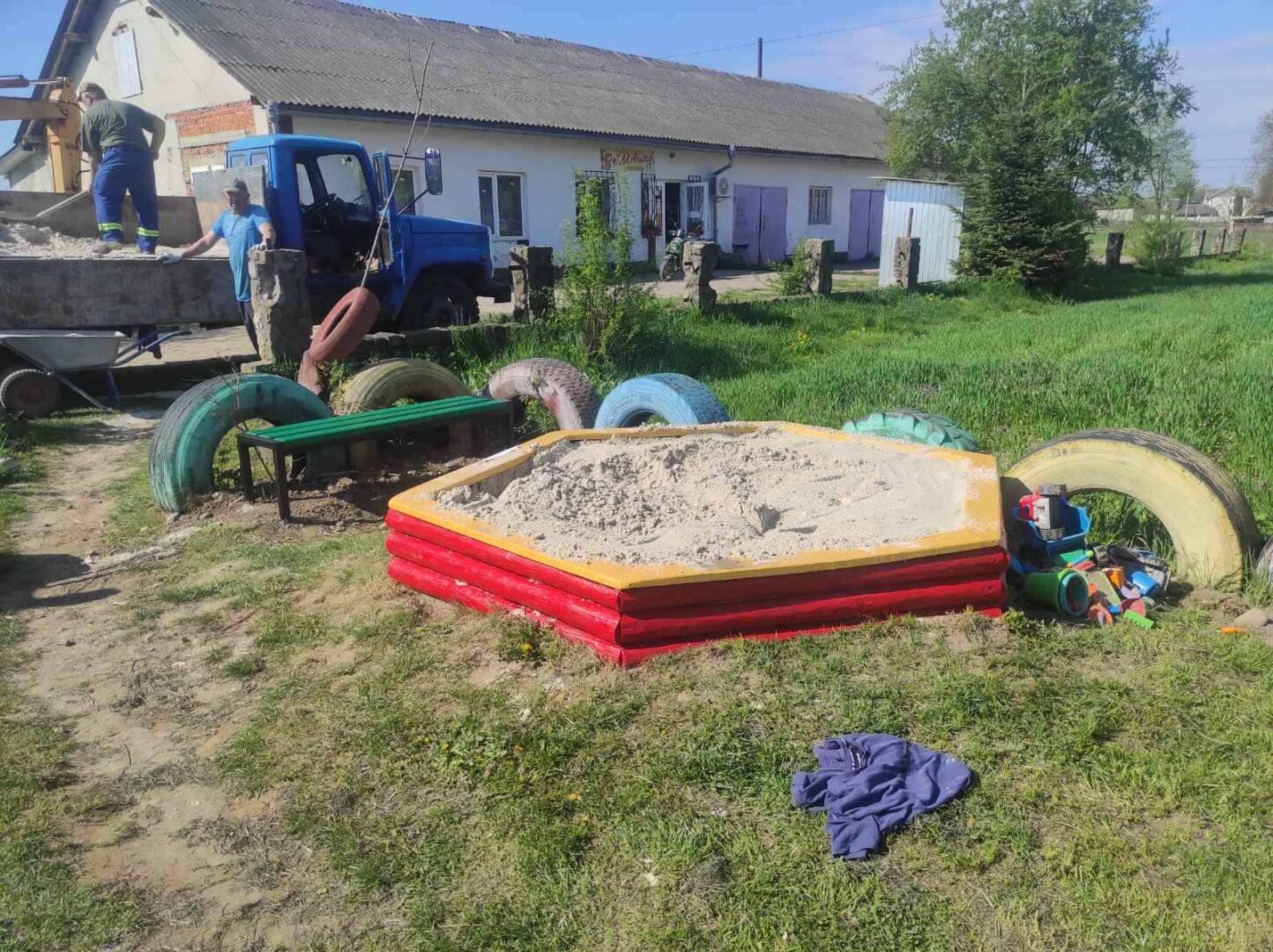igr7 - У Калуші триває плановий ремонт дитячих майданчиків - rai.ua