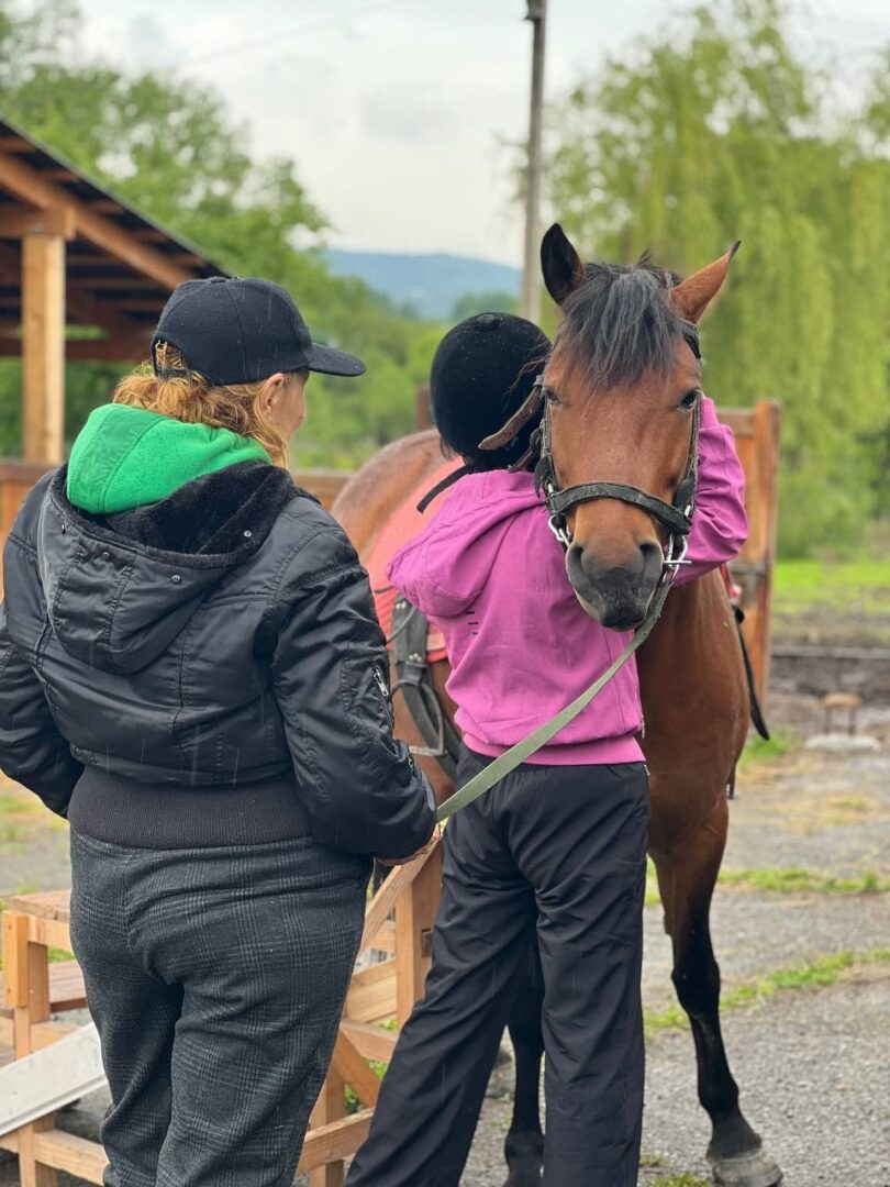 kin - Ветерани та сім'ї загиблих воїнів з Київщини відвідали Карпати - rai.ua