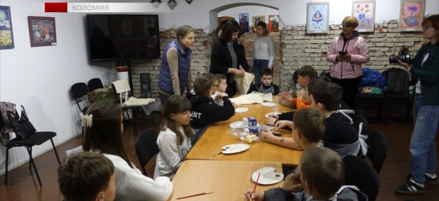 В Коломиї провели два мистецькі заходи для дітей та матерів. Відео