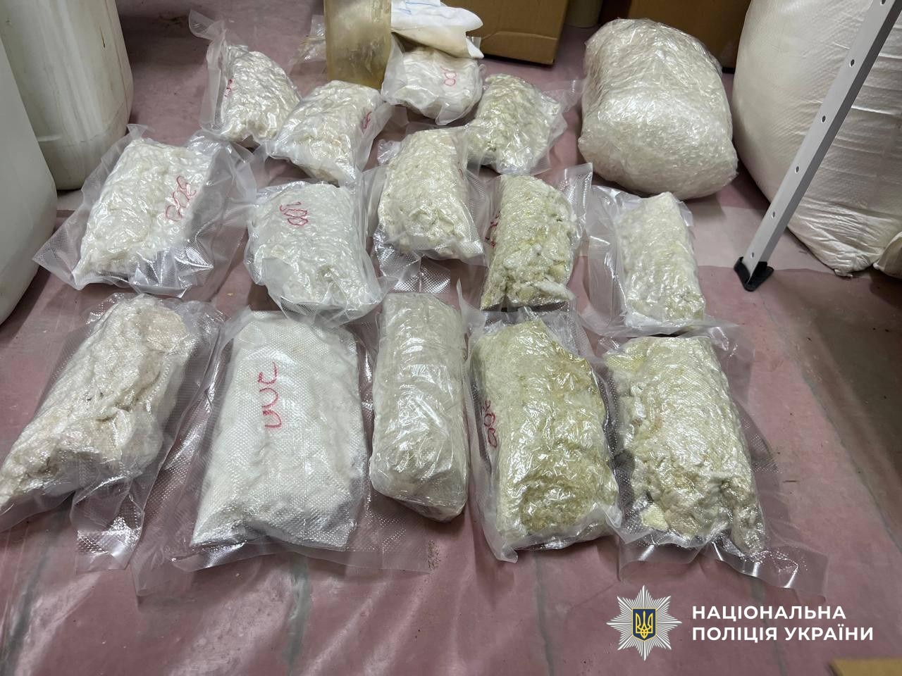nare8 - Понад 17 млн доз наркотиків: нацполіція знешкодила злочинну організацію. Фото - rai.ua