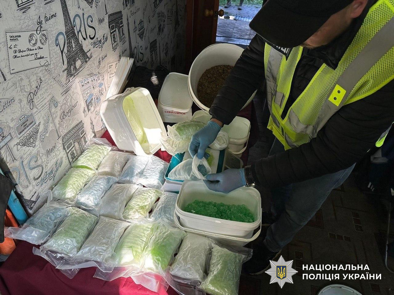 naro0 - Понад 17 млн доз наркотиків: нацполіція знешкодила злочинну організацію. Фото - rai.ua