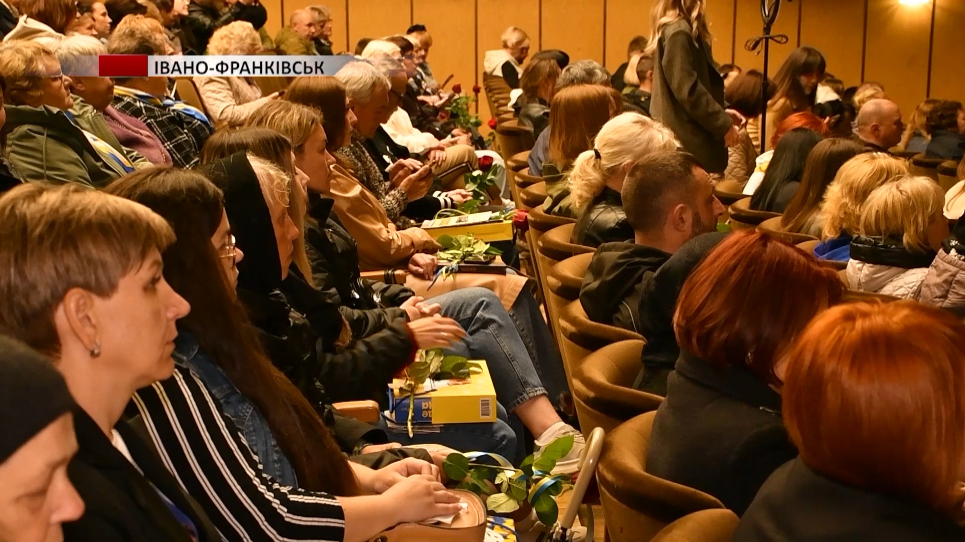 on - В Івано-Франківську відзначили День Героїв. Відео - rai.ua