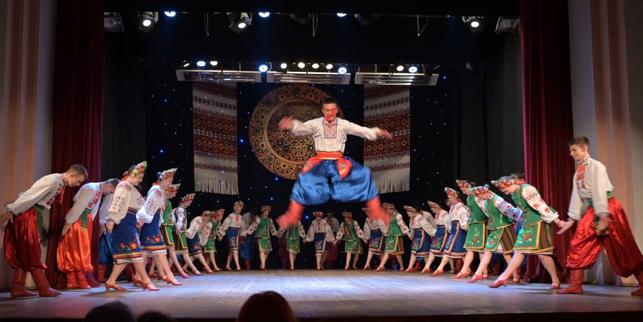 op - В обласній філармонії відбувся фестиваль народного танцю. Фото - rai.ua