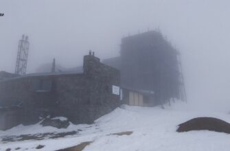 Рятувальники: на горі Піп Іван хмарно, туман, вітер