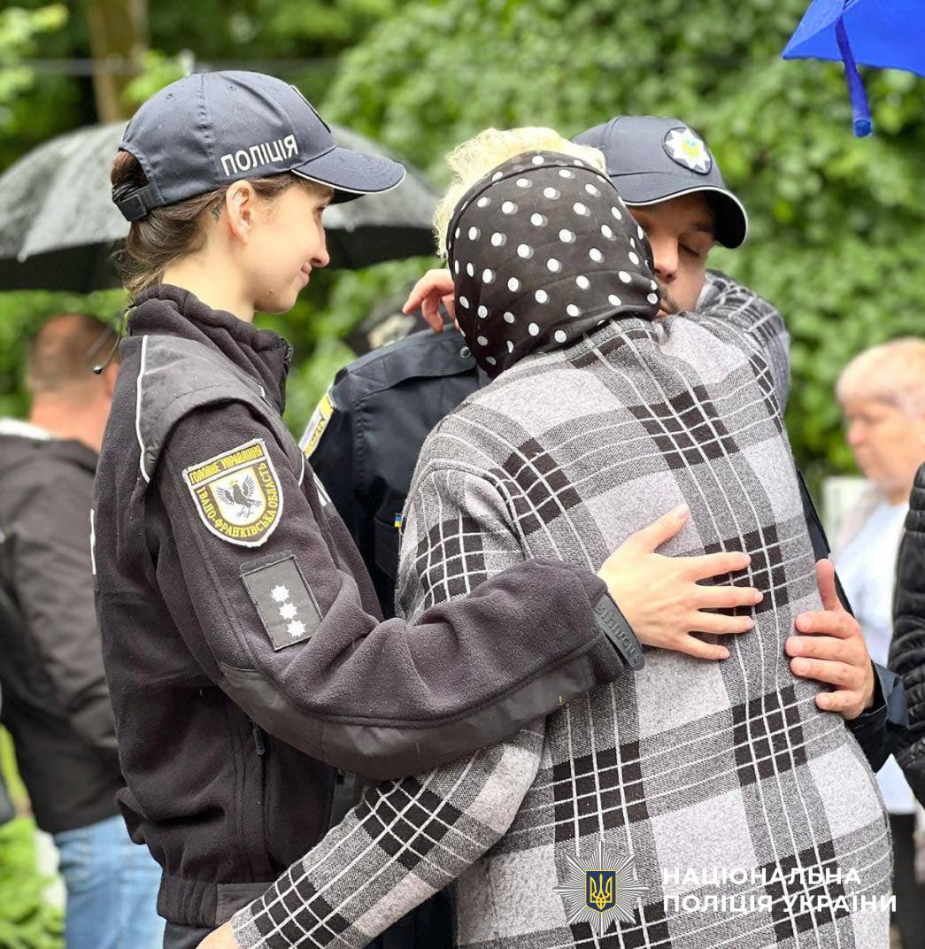 slov4 - В Івано-Франківську вшанували правоохоронців, які загинули під Слов’янськом - rai.ua