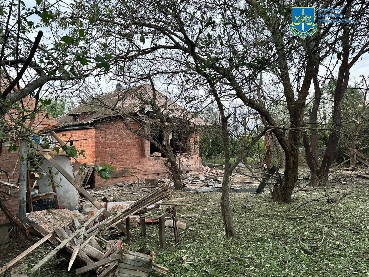 sum2 - На Сумщині загиблий та поранена унаслідок нічної атаки безпілотників. Фото - rai.ua