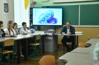 Руслан Марцінків провів урок з історії міста для школярів. Відео