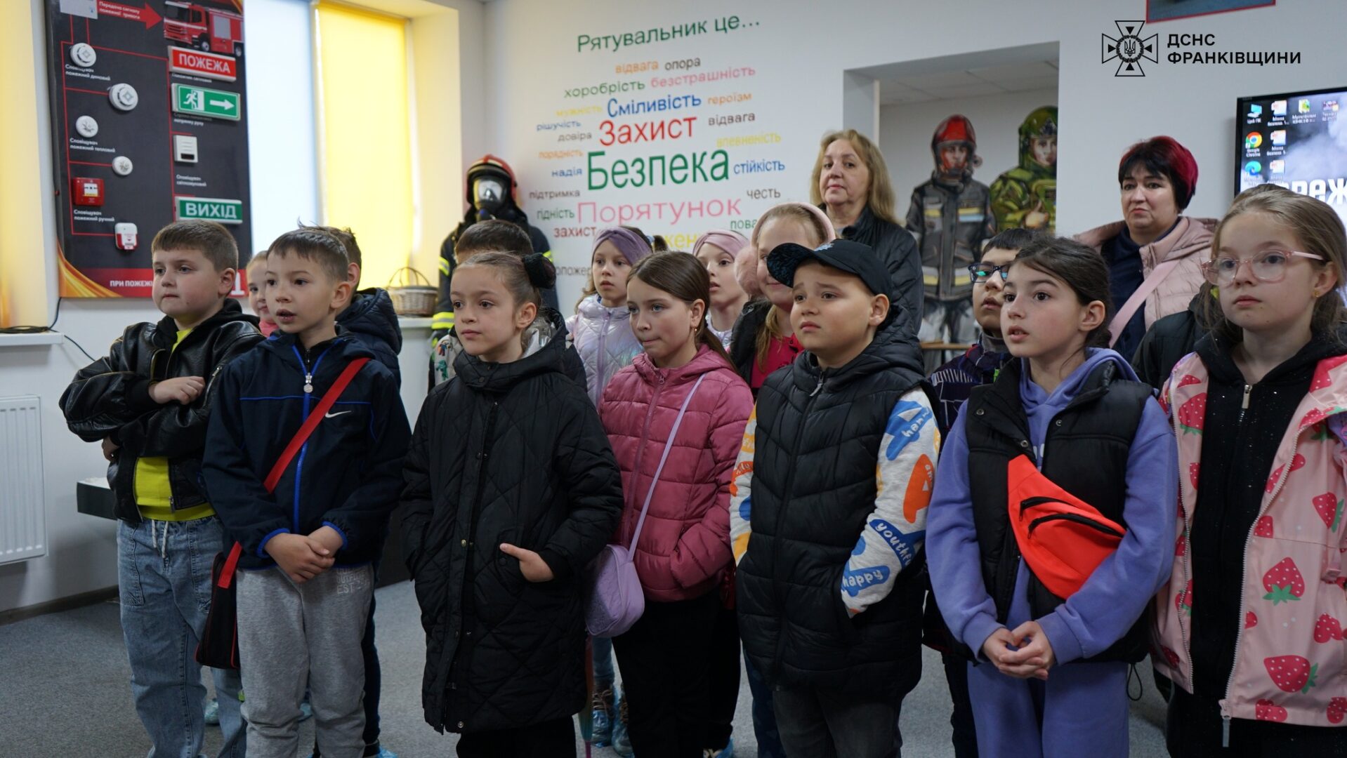 vi9 - У Класі безпеки рятувальників побувало більше сотні дітей - rai.ua