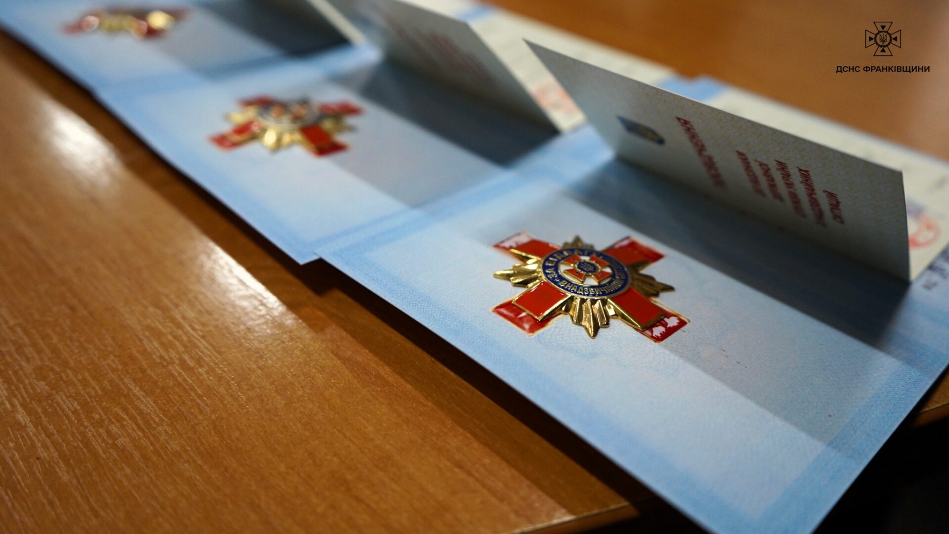 vidz2 - Герої Карпат: п’ятеро гірських рятувальників нагороджені за відвагу - rai.ua