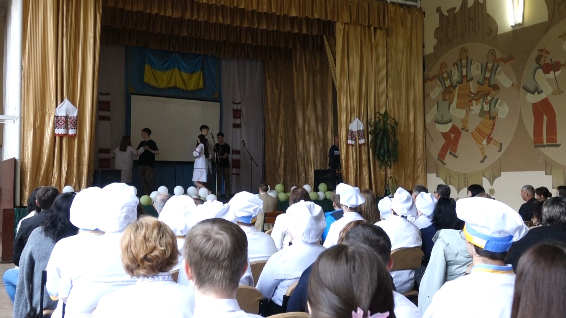 vidzn 1 - У Бурштинському коледжі влаштували концерт для команди «Гарячі серця». Відео - rai.ua
