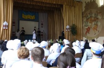 У Бурштинському коледжі влаштували концерт для команди «Гарячі серця». Відео