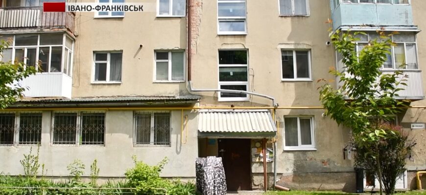 В Івано-Франківську реалізовується міська програма заміни вікон у під’їздах