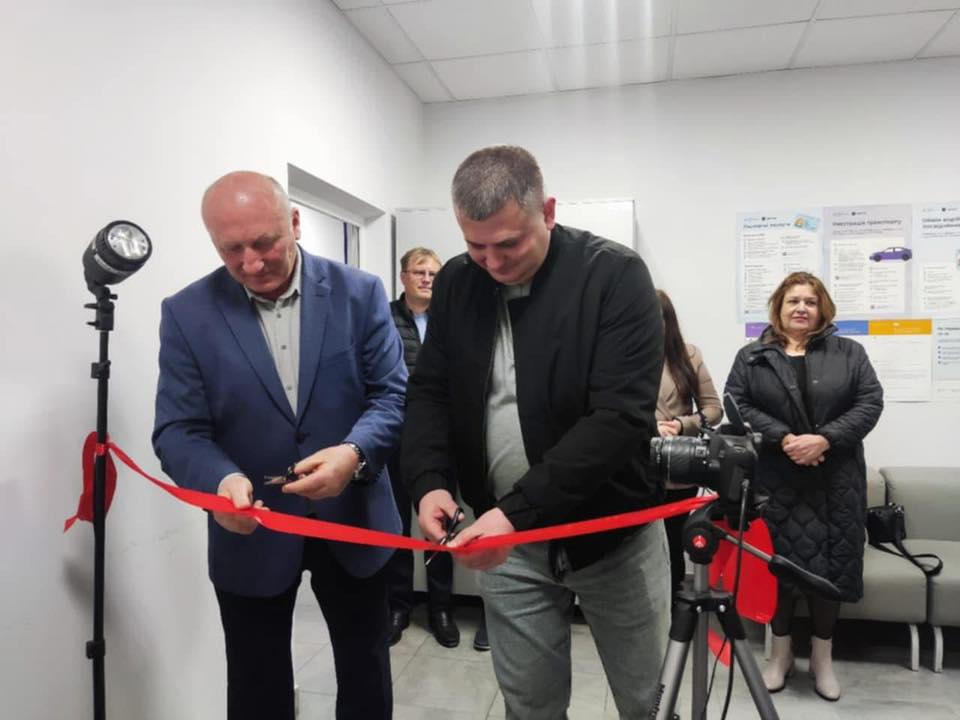 vtom - В Бурштині запрацювала безбар'єрна станція видачі водійських документів - rai.ua