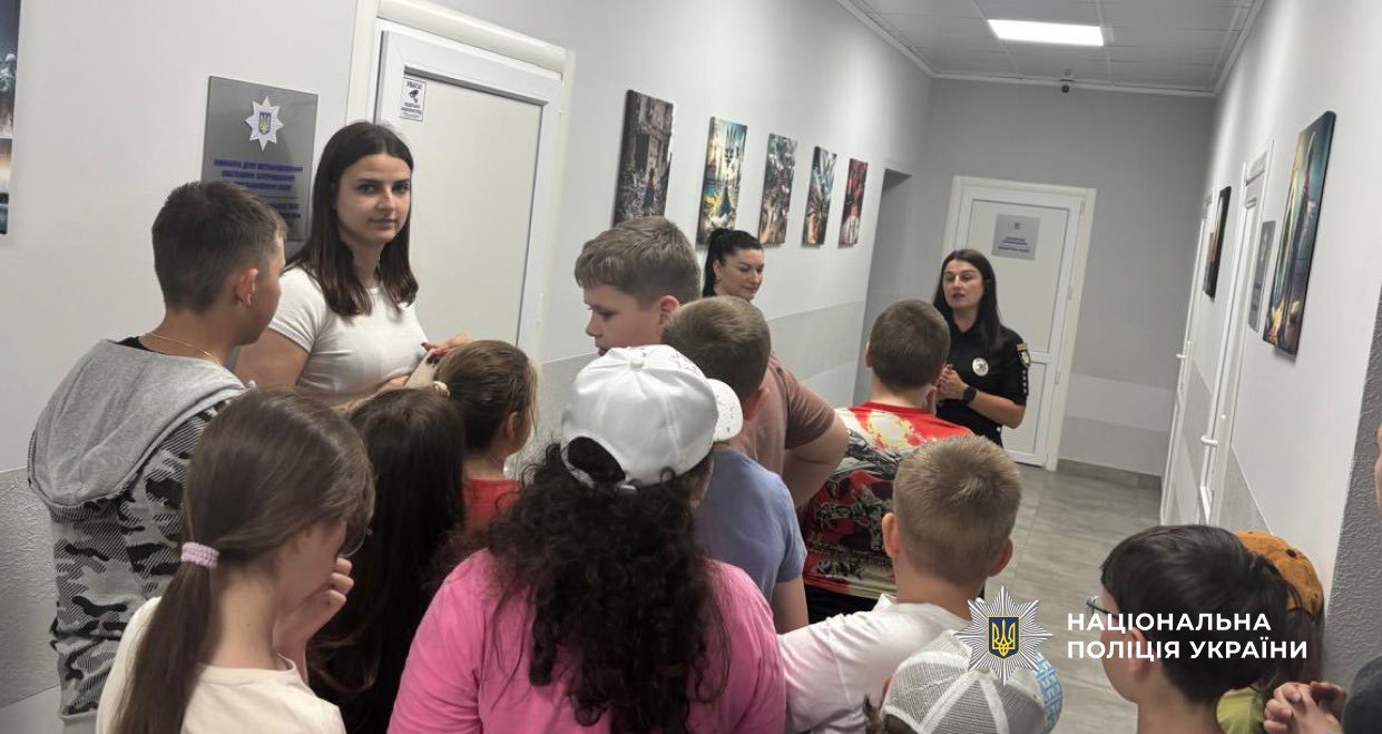 ap - Поліцейські Долинщини провели захід для вихованців літнього табору - rai.ua
