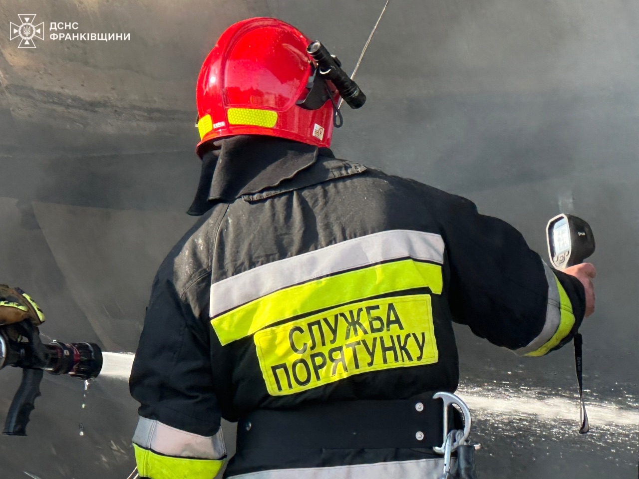 avto - В Івано-Франківську по вулиці Автоливмашівська горів склад - rai.ua