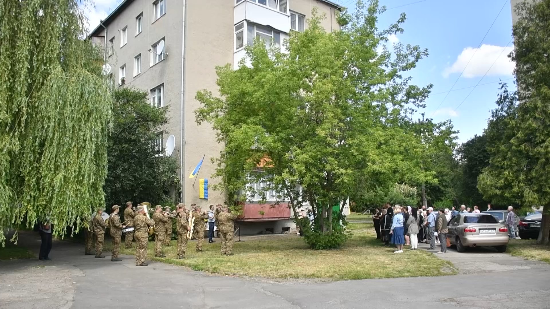 doshku - В Івано-Франківську встановили дошку пам'яті герою Івану Демківу - rai.ua