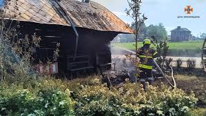 Рятувальники ліквідували пожежу дзвіниці в церкві на Коломийщині