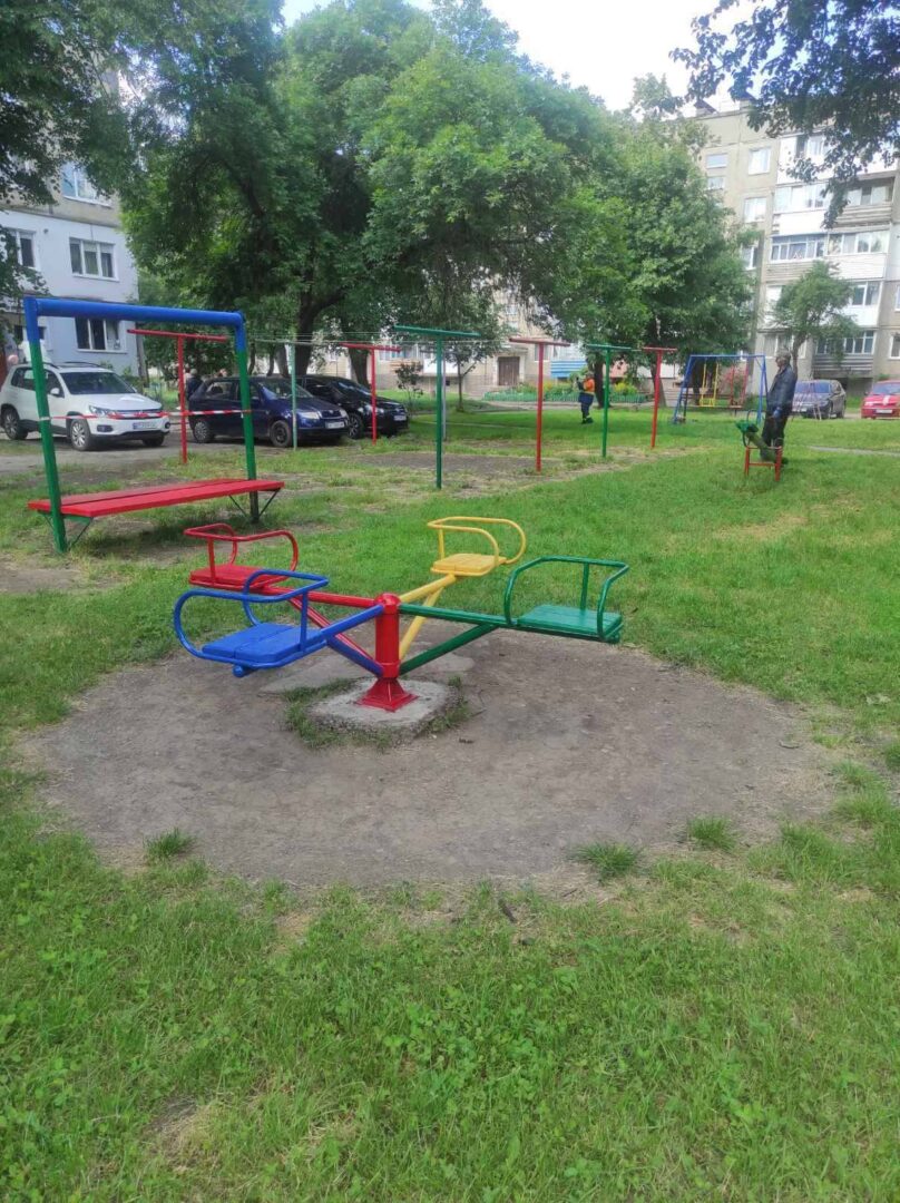 dyt - Дитячі майданчики в Калуській громаді ремонтують за графіком - rai.ua