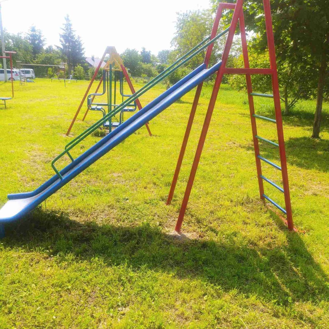 dyt2 - Дитячі майданчики в Калуській громаді ремонтують за графіком - rai.ua