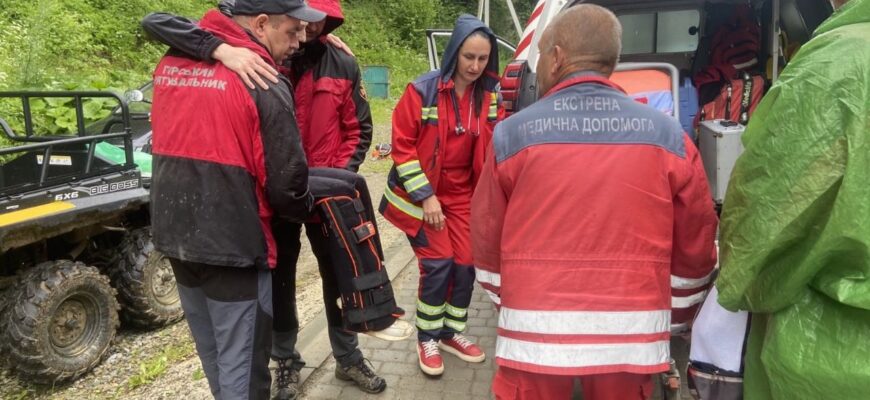 Рятувальники надали допомогу травмованій туристці