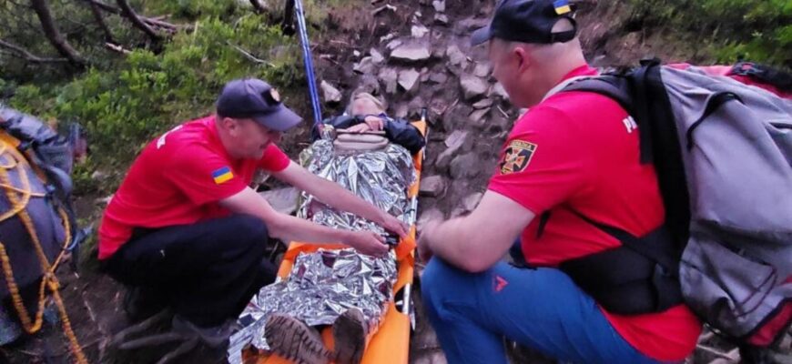 Рятувальники надали допомогу туристці на горі Хомʼяк