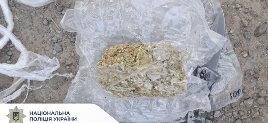 На Прикарпатті поліцейські ліквідували схему збуту небезпечного «товару»
