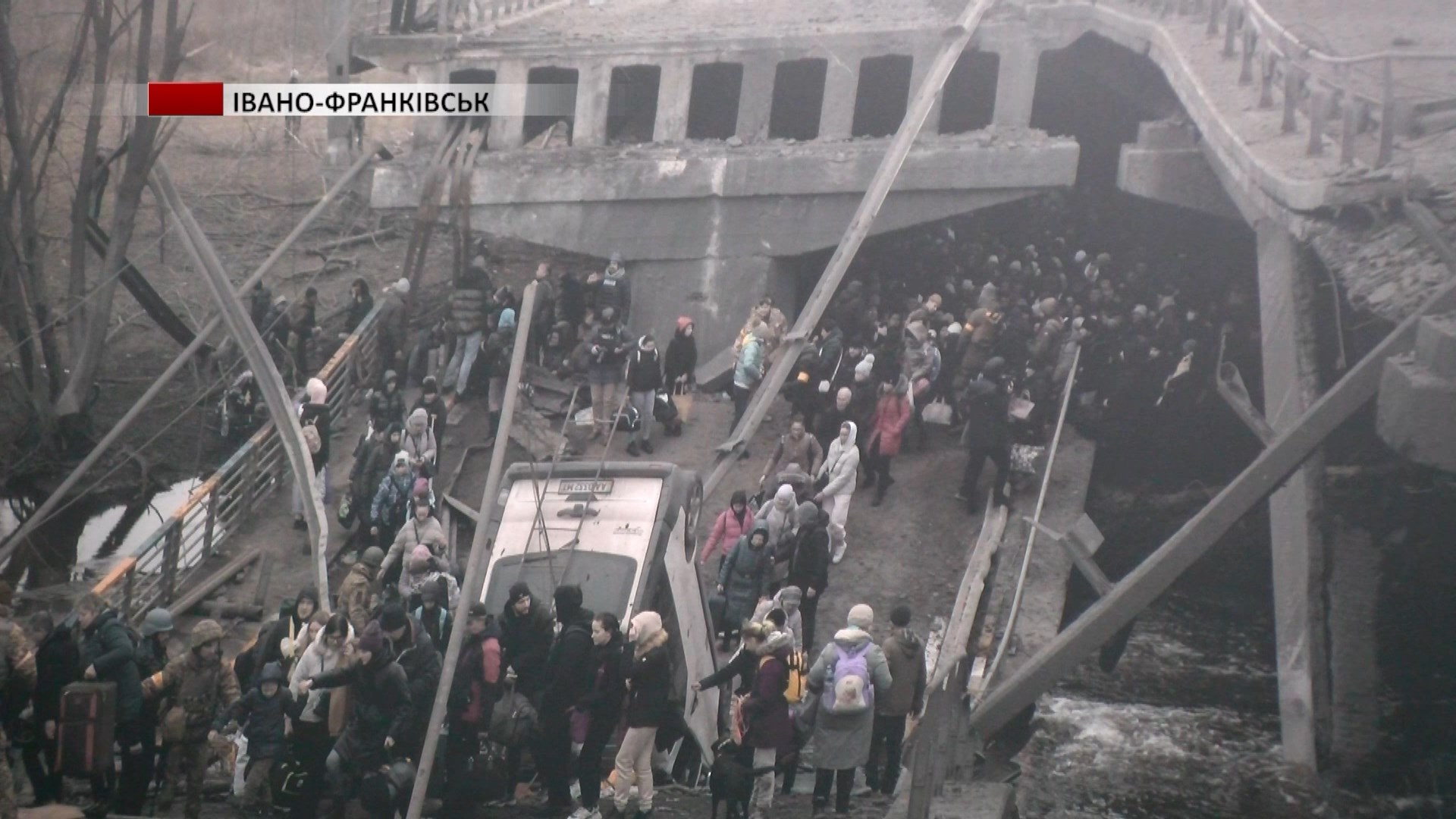 ochi37 - В Івано-Франківську відкрили фотовиставку «Очі війни». Відео - rai.ua
