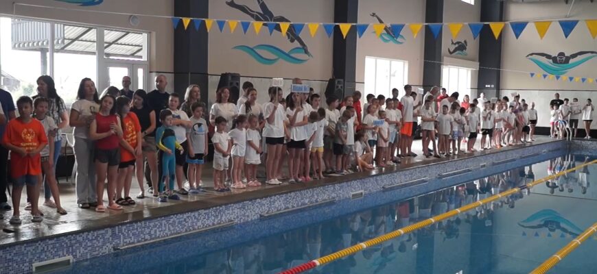У Коломиї відбувся чемпіонат міста з плавання. Відео