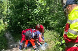 На Івано-Франківщині рятувальники вилучили з річки тіло чоловіка