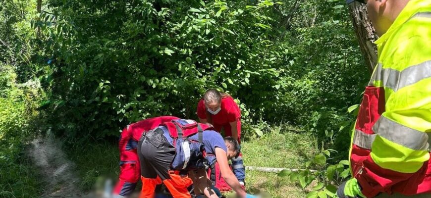 На Івано-Франківщині рятувальники вилучили з річки тіло чоловіка