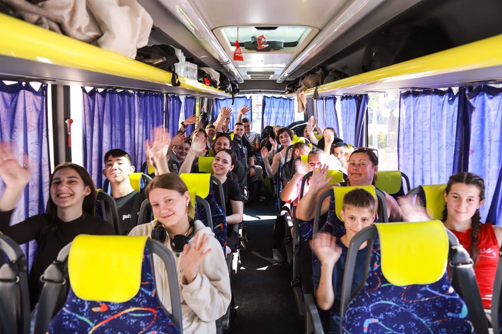 ser5 - Розпочався сезон поїздок для переможців конкурсу «Серцем єдиним - ми Україна» - rai.ua