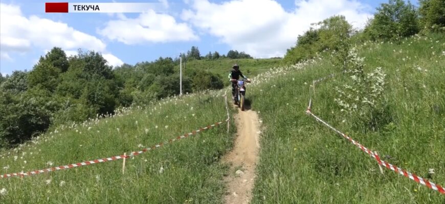 На Косівщині провели благодійні змагання з мотоспорту. Відео