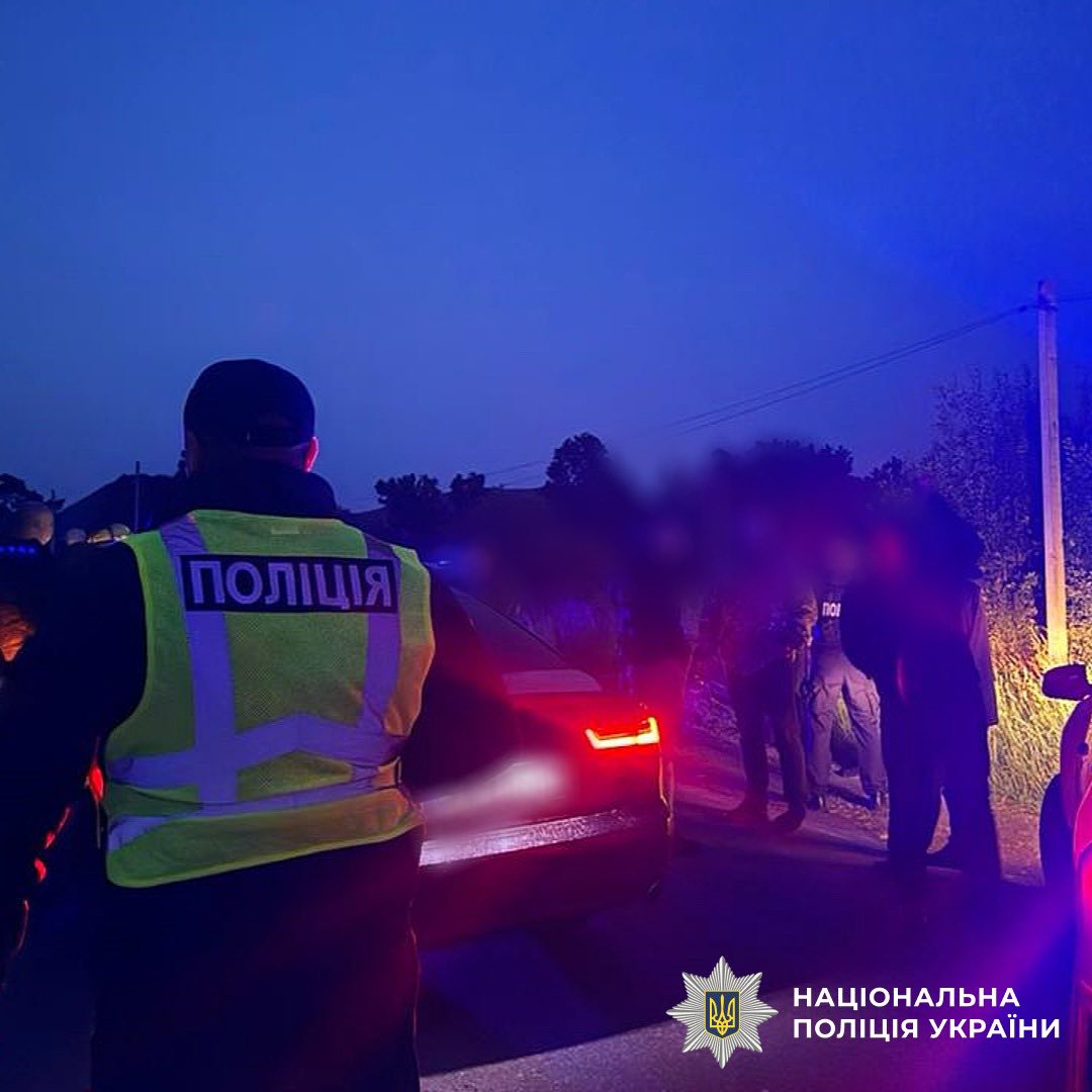 vit4 - 8 тисяч доларів США за перетин кордону: поліцейські затримали організатора - rai.ua