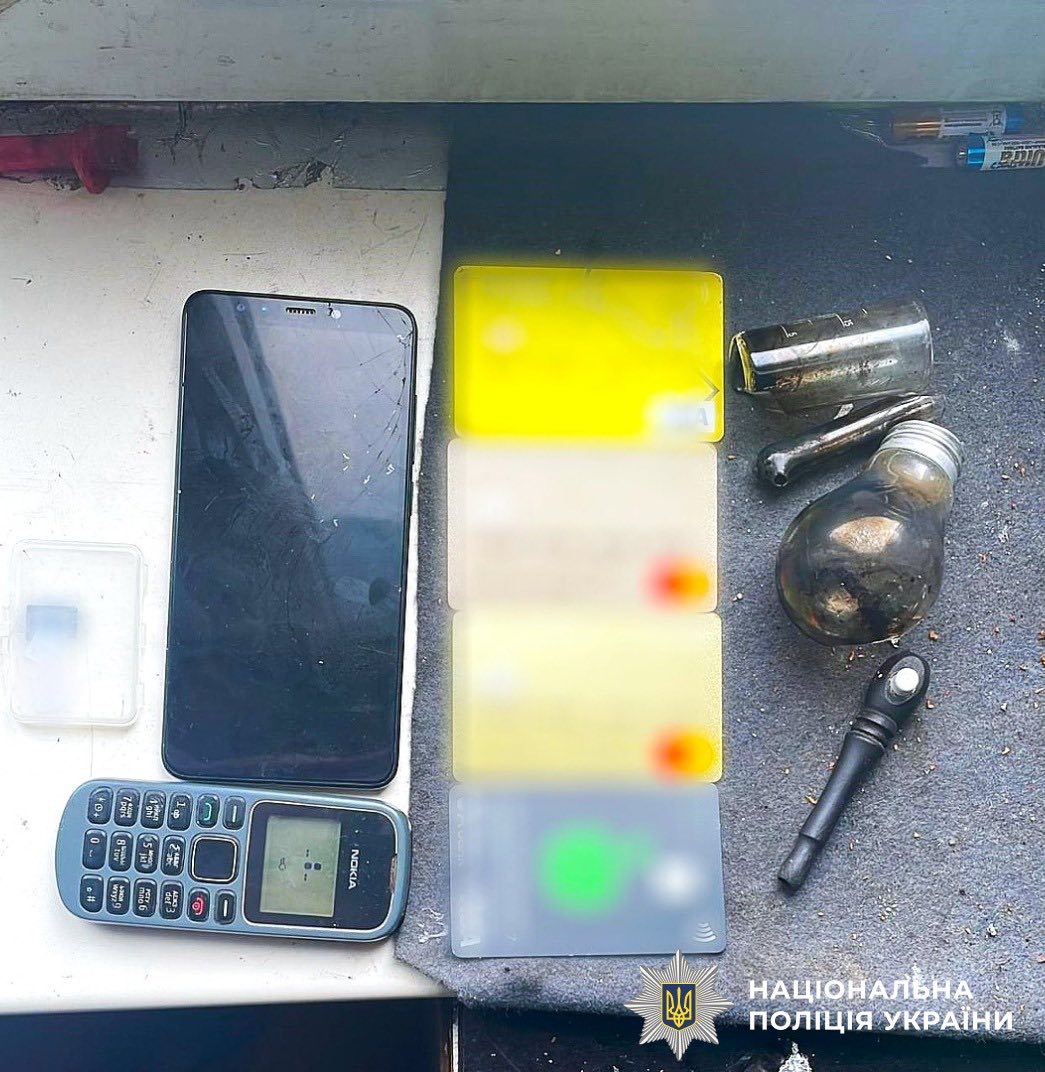 zb6 - Збут наркотиків та незаконне позбавлення волі: поліцейські затримали злочинну групу - rai.ua