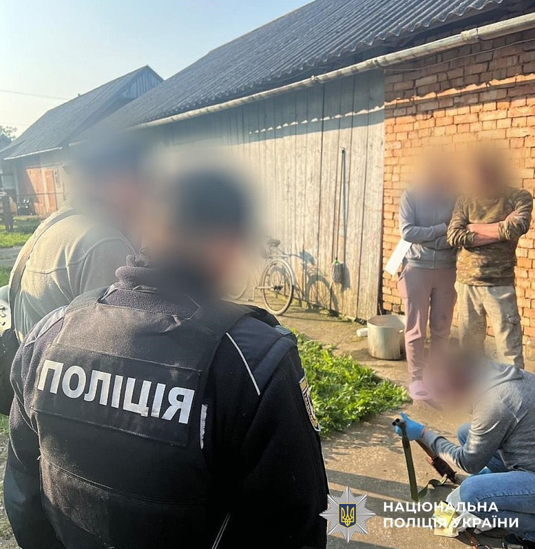 zbi1i2 - На Прикарпатті поліцейські виявили вогнепальну зброю, боєприпаси та вибухівку - rai.ua