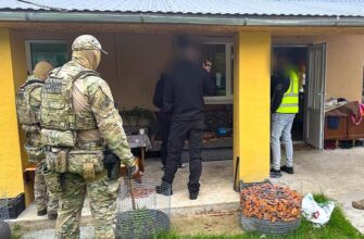 Збут наркотиків та незаконне позбавлення волі: поліцейські затримали злочинну групу