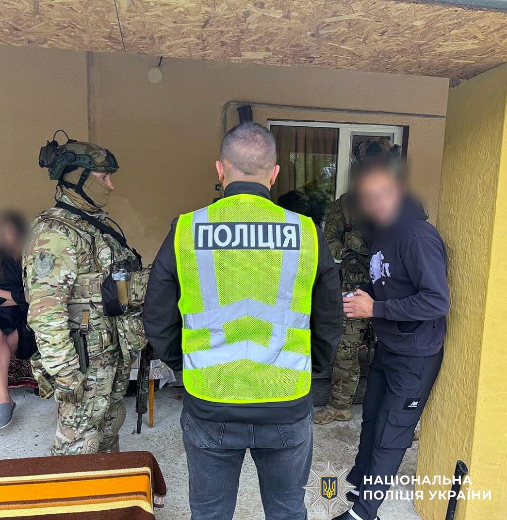 zbu2 - Збут наркотиків та незаконне позбавлення волі: поліцейські затримали злочинну групу - rai.ua