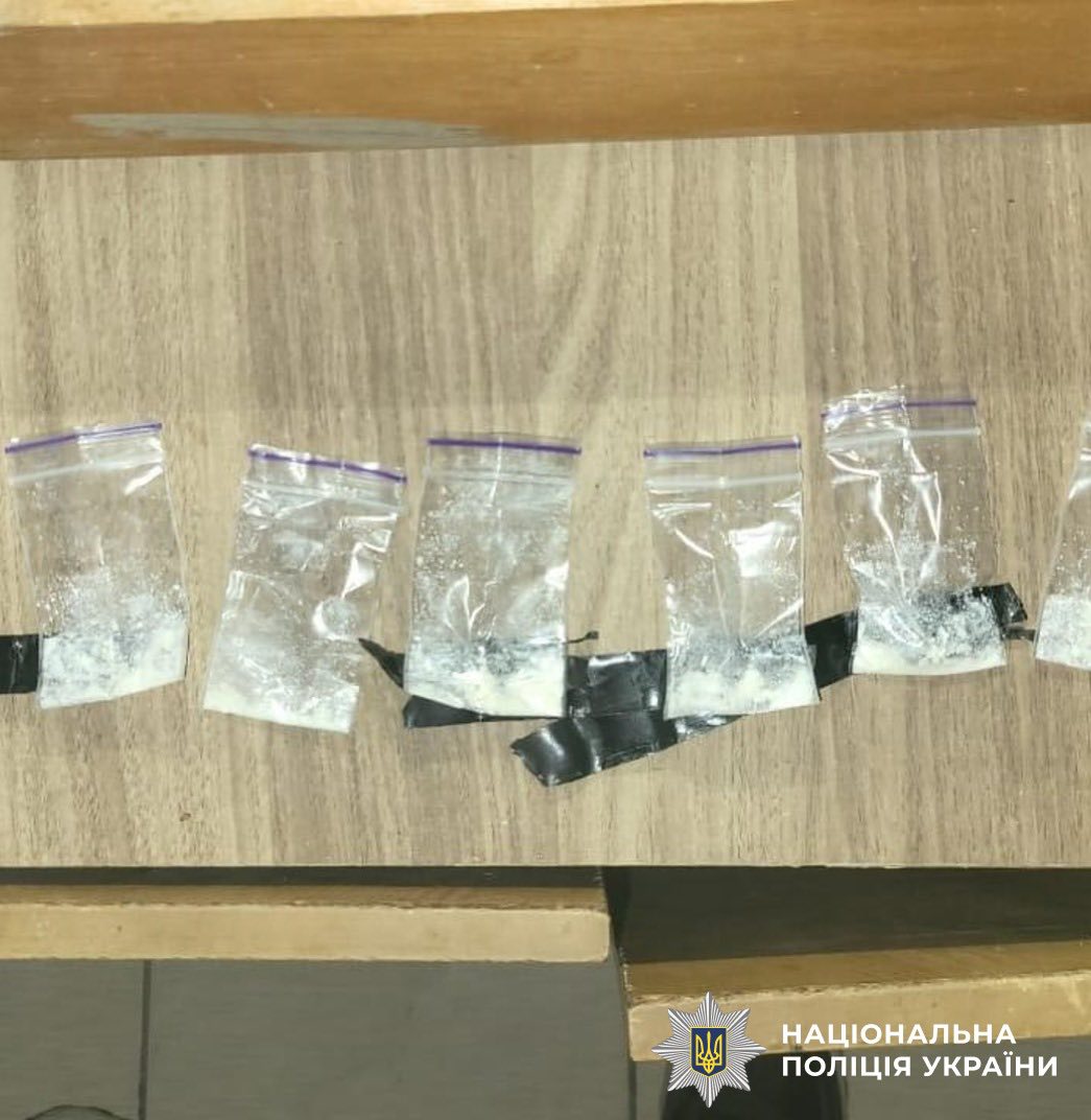 zbu4 - Збут наркотиків та незаконне позбавлення волі: поліцейські затримали злочинну групу - rai.ua