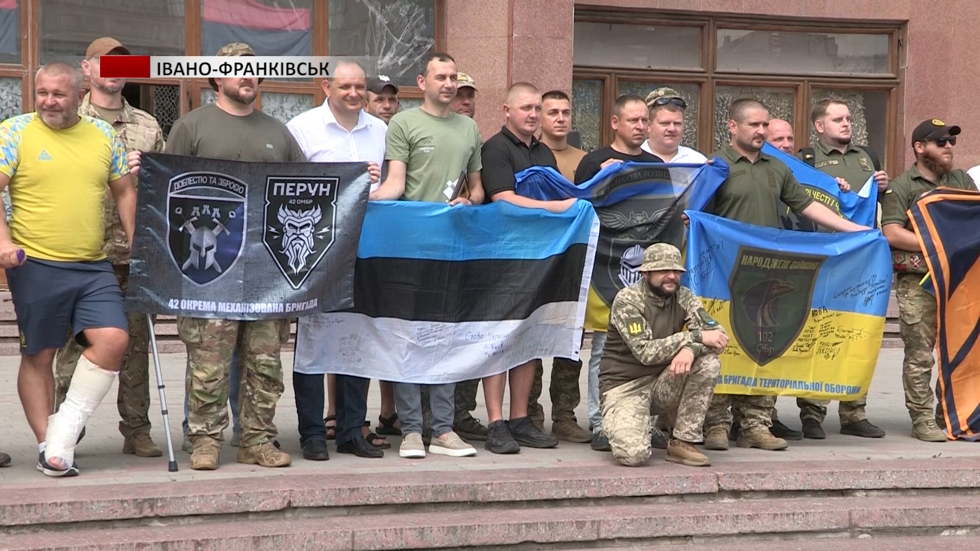 349 - Івано-Франківськ передав військовим 34 автівки. Відео - rai.ua