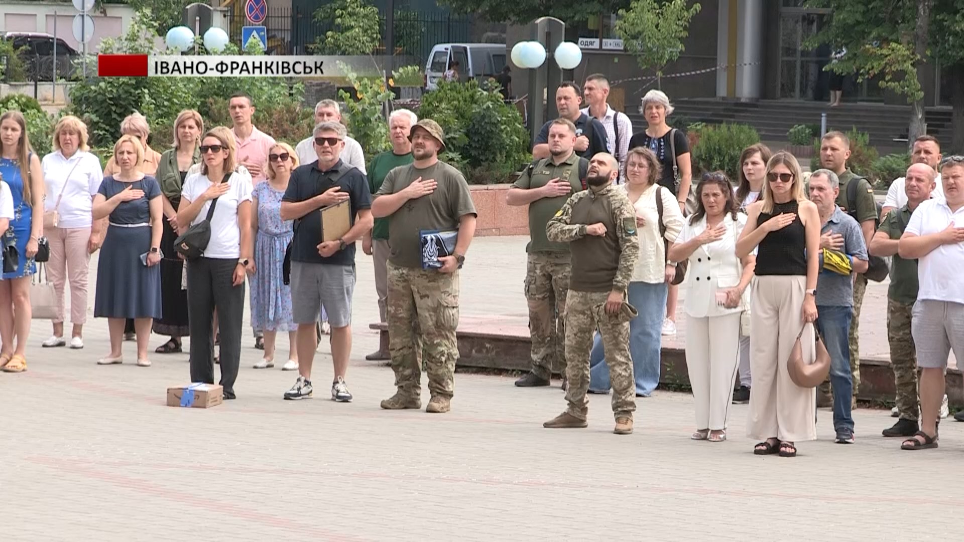 3499 - Івано-Франківськ передав військовим 34 автівки. Відео - rai.ua