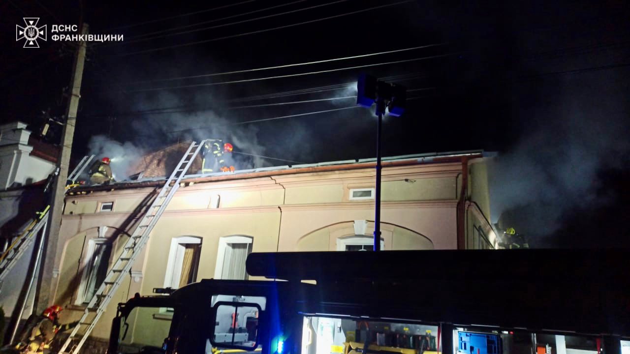 554 - Рятувальники евакуювали чотирьох людей під час пожежі в Івано-Франківську - rai.ua