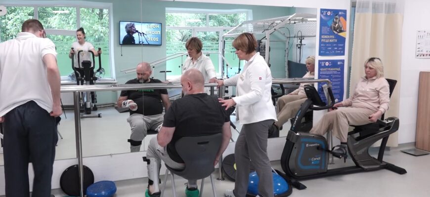 У реабілітаційному відділенні Надвірнянської лікарні досі немає ліфта. Відео