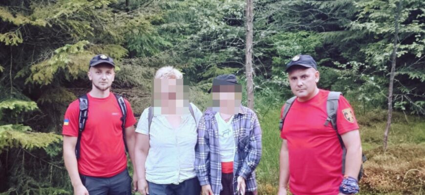 Гірські рятувальники Прикарпаття знайшли заблукалих в горах