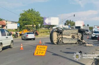 Поліцейські розслідують аварію, у якій травмувався керманич легковика