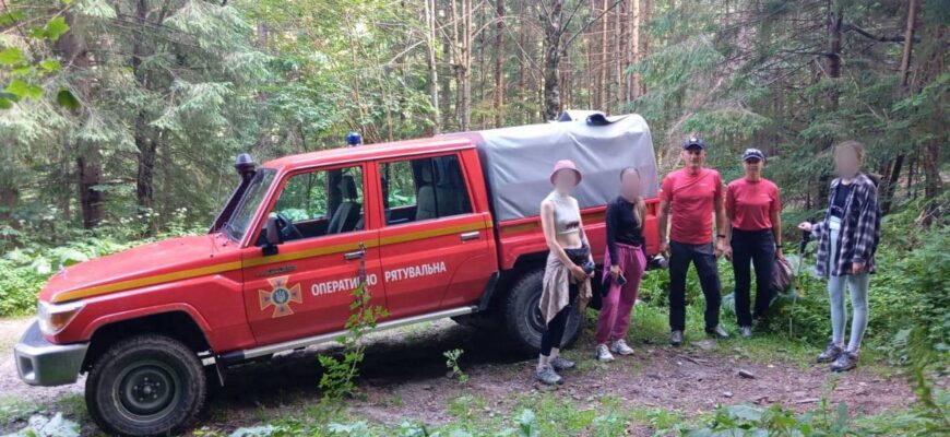 Рятувальники розшукали заблукалих туристок на горі Кінь Грофецький