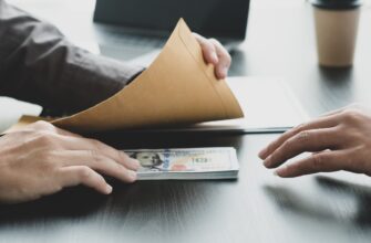 На Прикарпатті 70 посадовців притягнуто до відповідальності за корупцію
