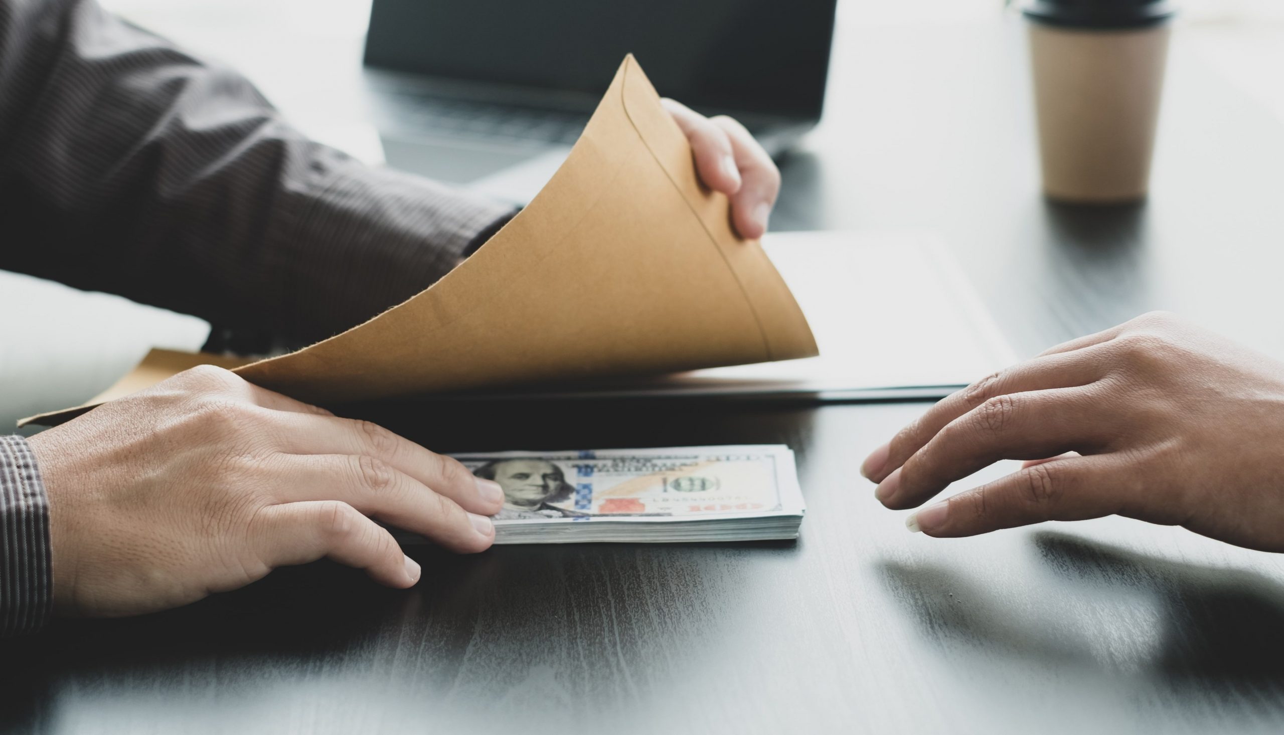 https://rai.ua/novyny/na-prykarpatti-70-posadovtsiv-prytiahnuto-do-vidpovidalnosti-za-koruptsiiu