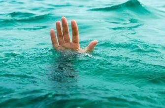 Трьох підлітків на матраці віднесло в море в Одесі