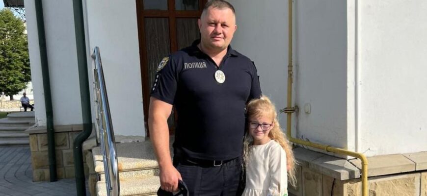 Поліцейський врятував дитину, яка подавилася цукеркою
