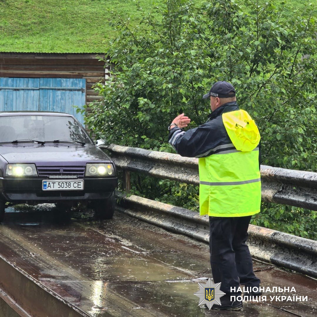 neg8 - Негода на Верховинщині: поліцейські на місці допомагають громадянам - rai.ua